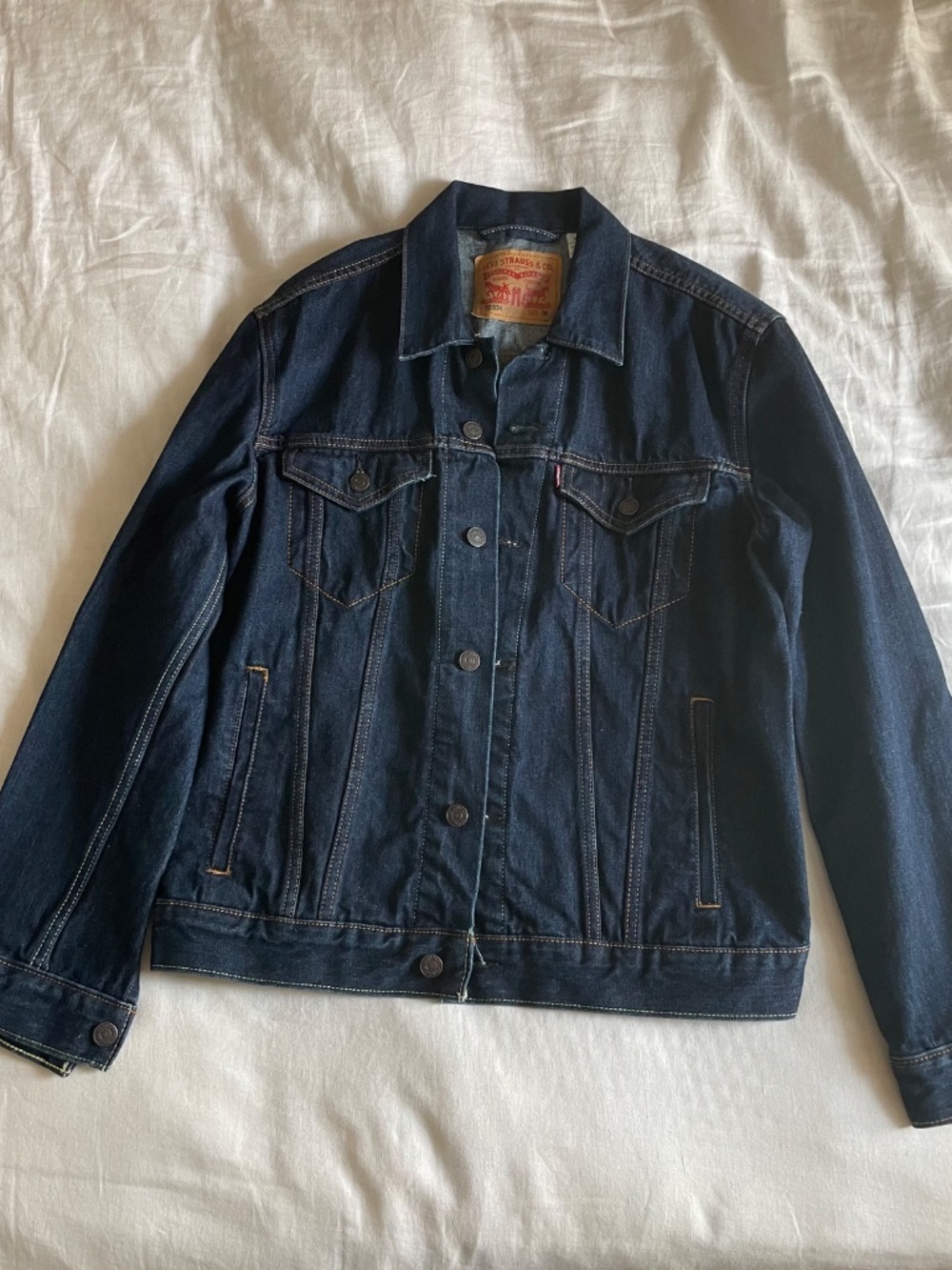 Levi's men's trucker denim jacket in dark wash 100% cotton NWOT heavyweight